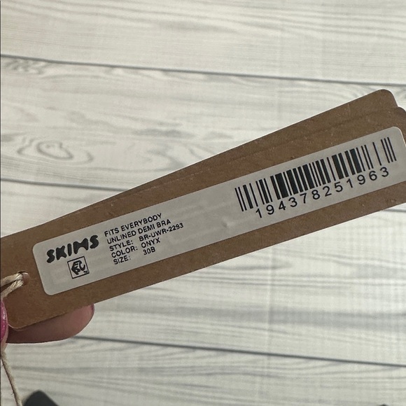 NWT Skims Fits Everybody Unlined Demi Bra Onyx 30B - Picture 9 of 9